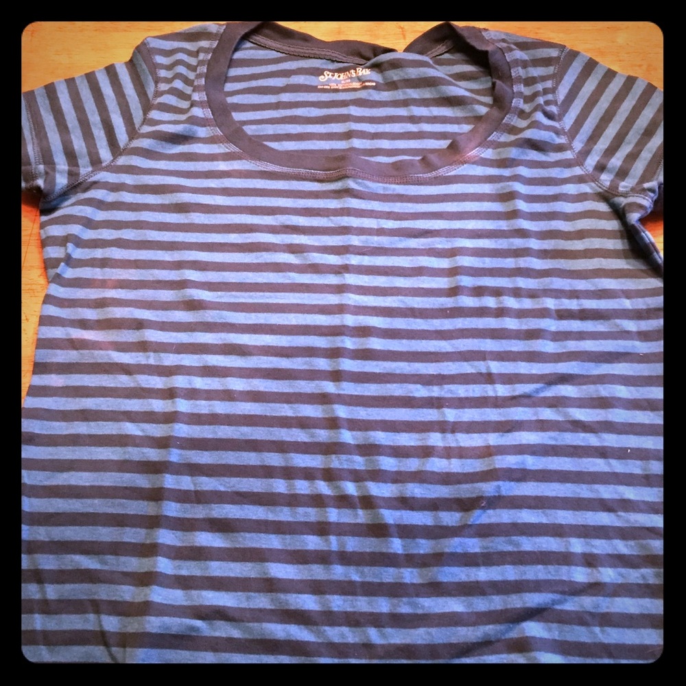 Short sleeved top